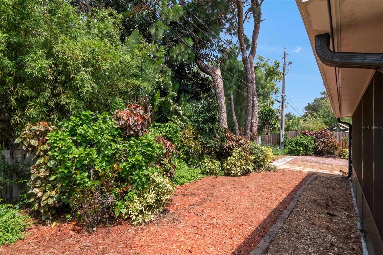 1150 BROOK DR W — photo 43