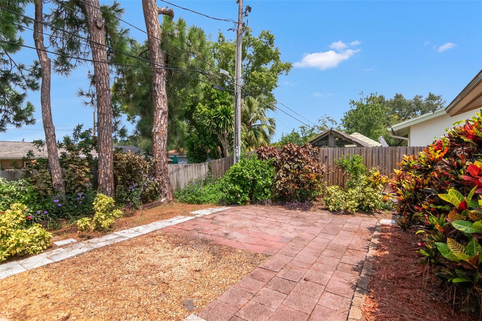 1150 BROOK DR W — photo 39