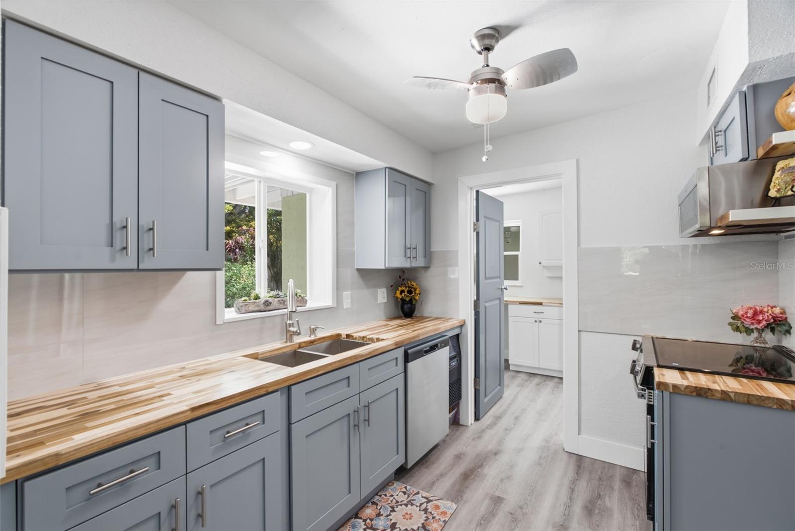 1516 ADELE PL — photo 17