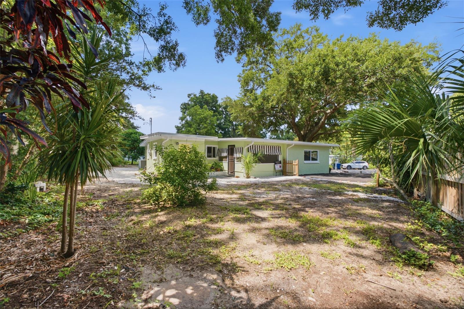 1516 ADELE PL — photo 38
