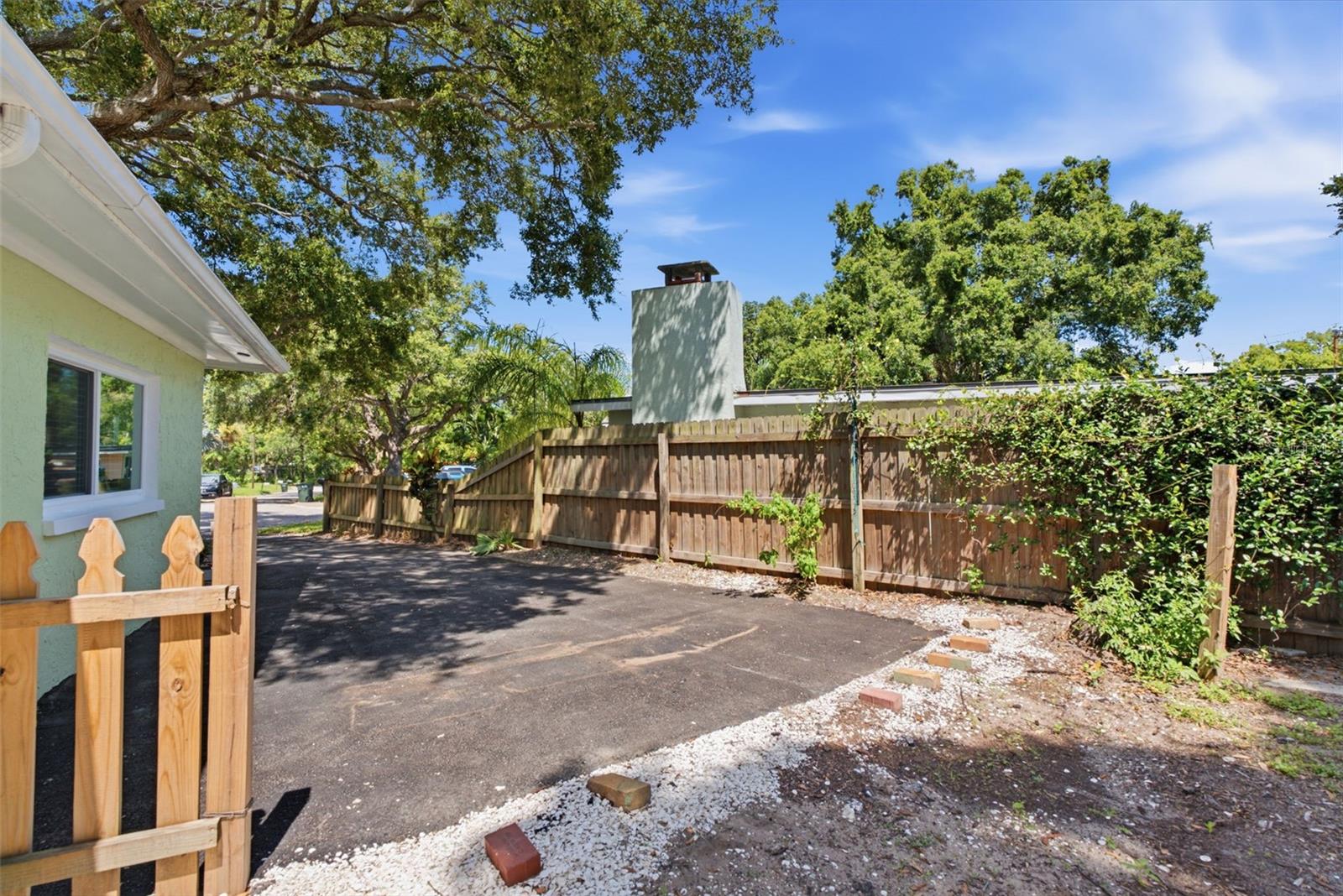 1516 ADELE PL — photo 43