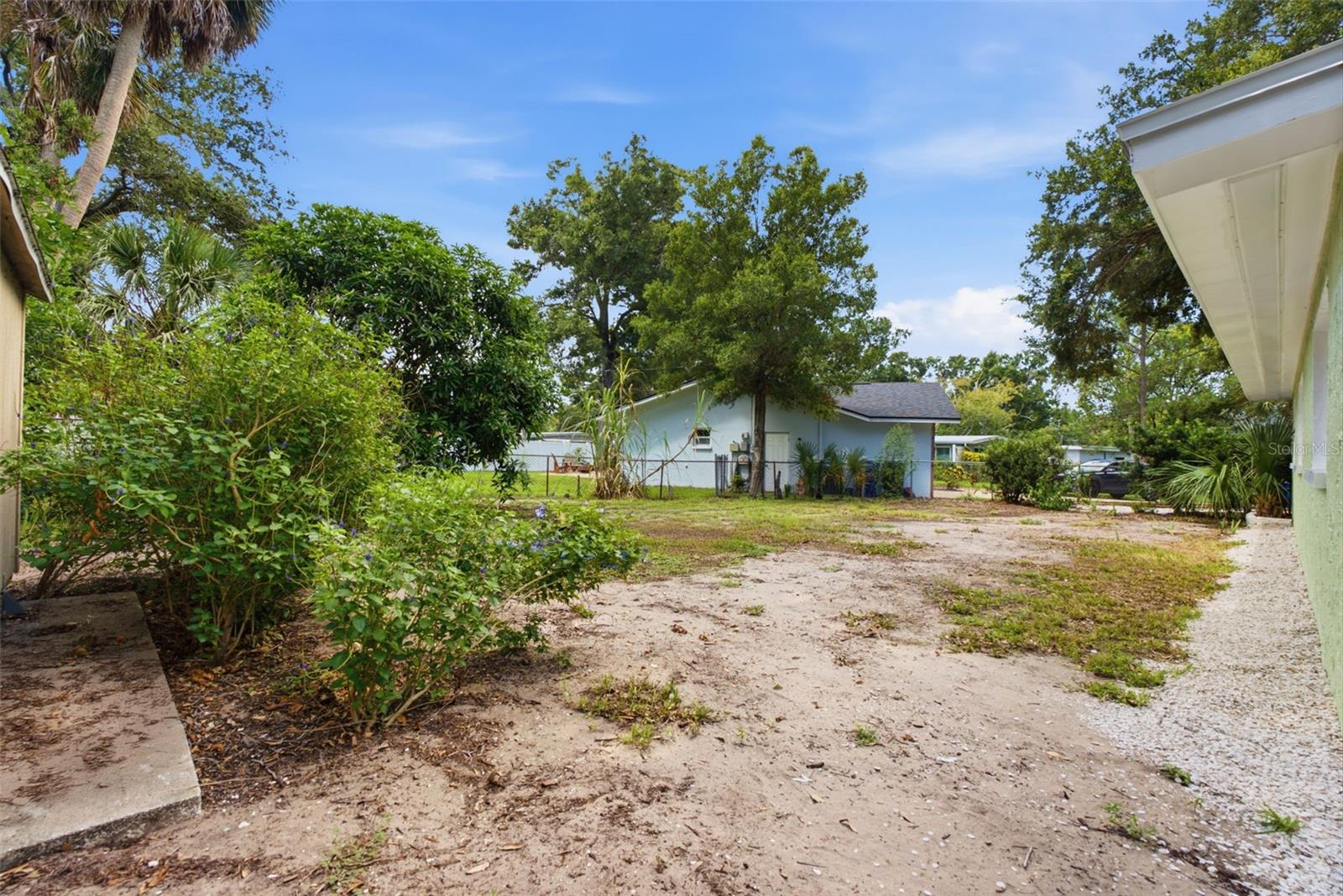 1516 ADELE PL — photo 40