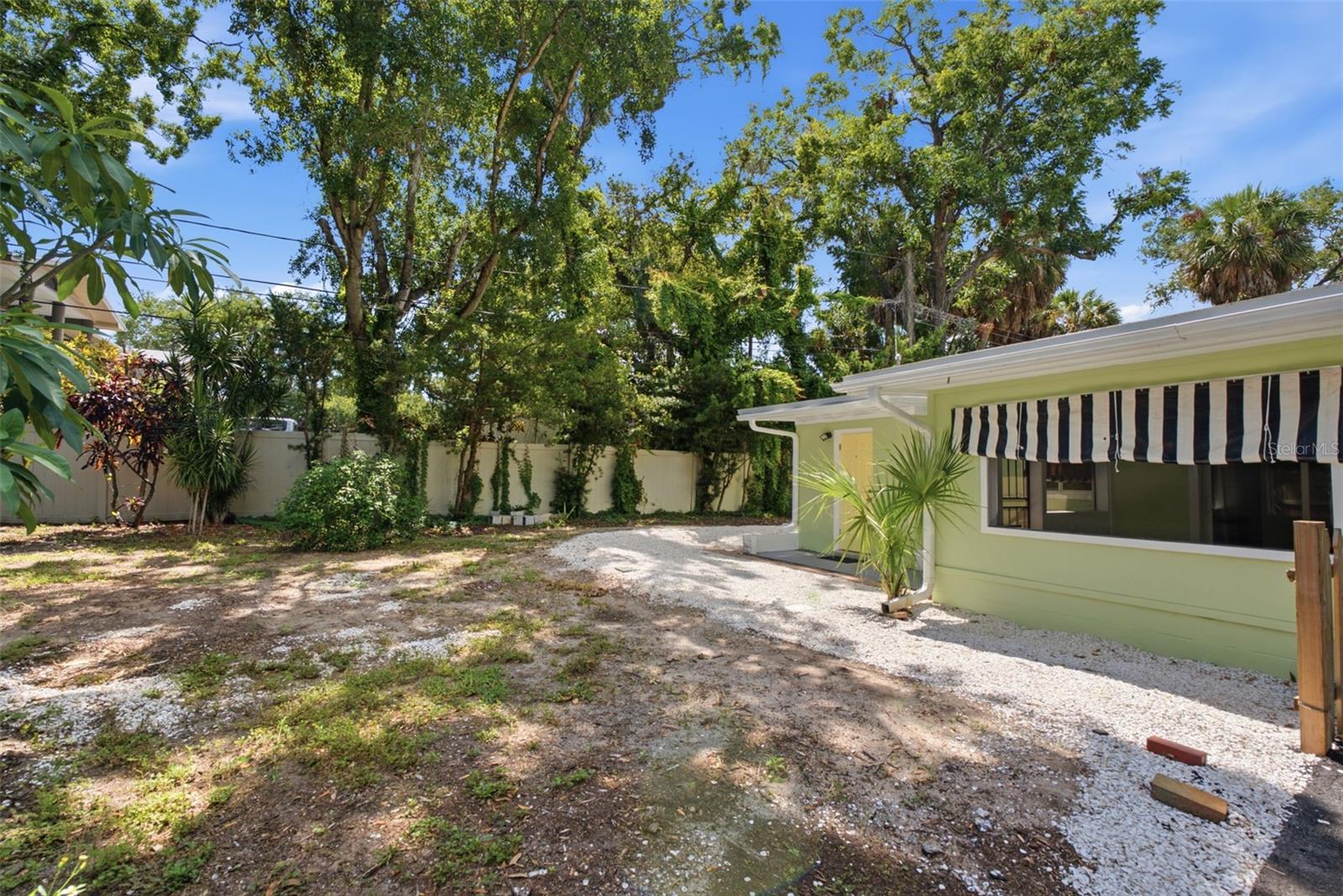 1516 ADELE PL — photo 37