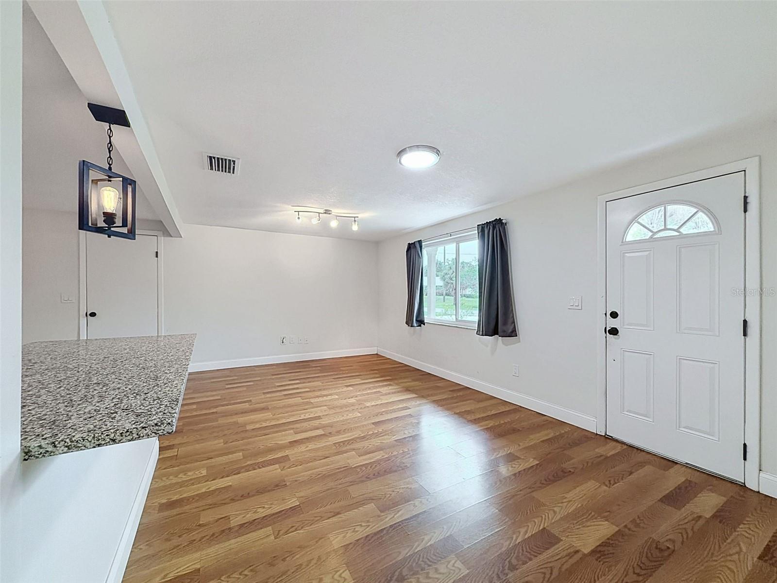 6845 MEDLAR DR — photo 4
