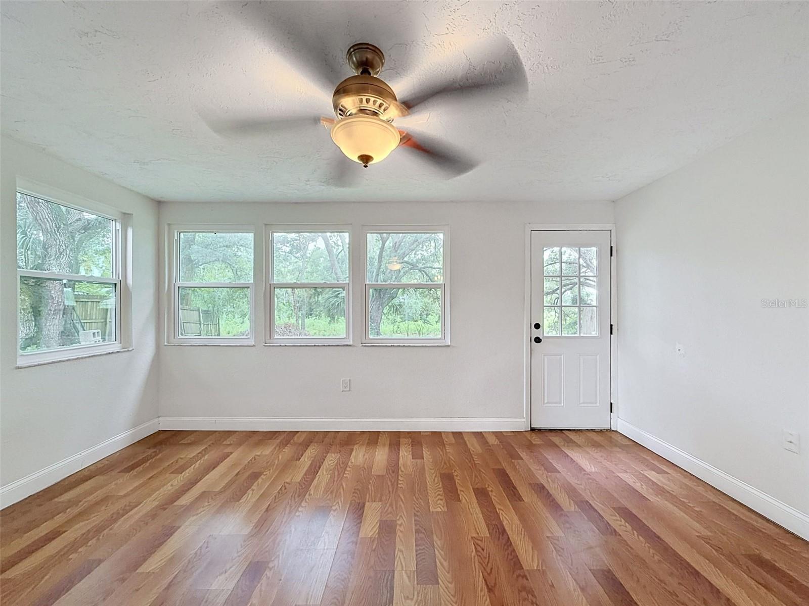 6845 MEDLAR DR — photo 14