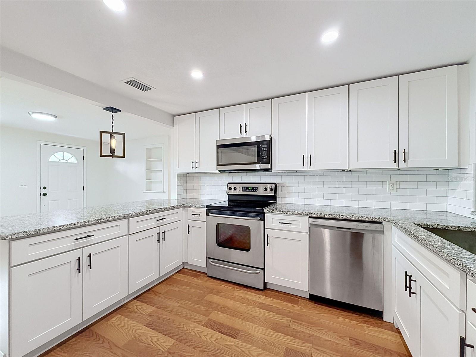 6845 MEDLAR DR — photo 8