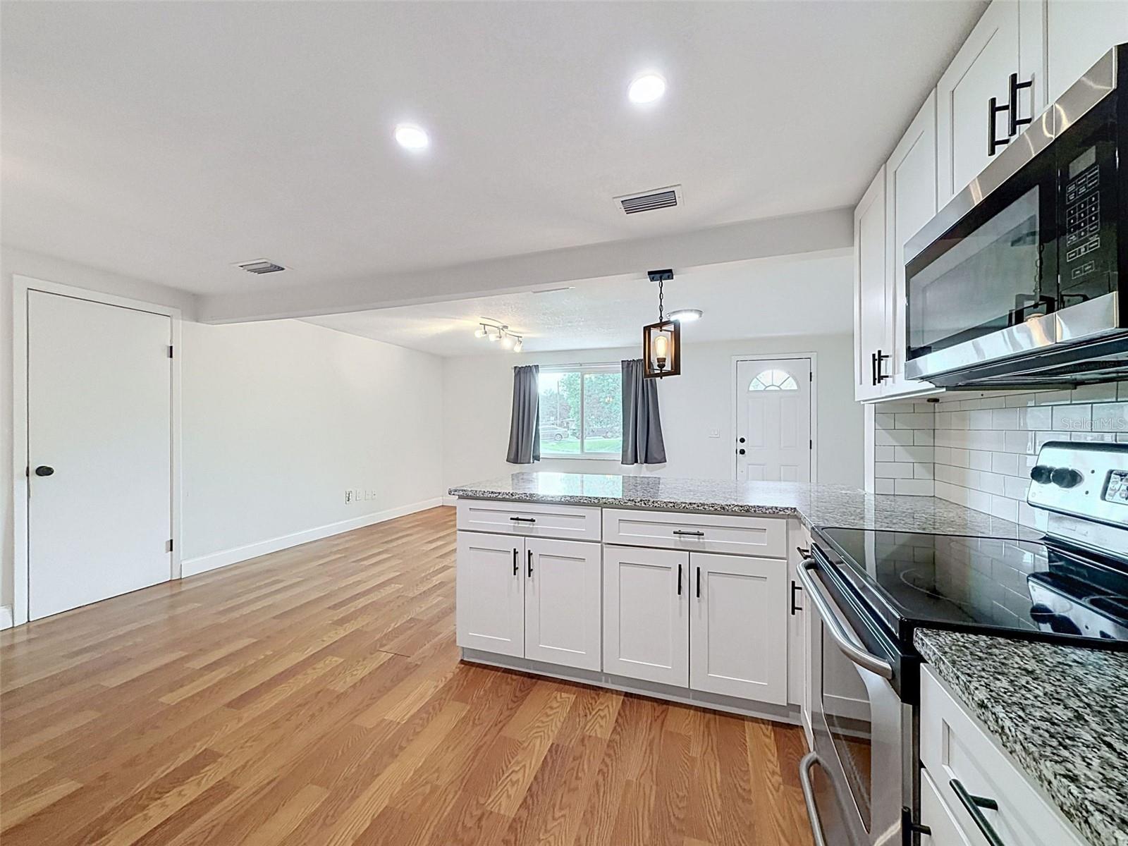 6845 MEDLAR DR — photo 10