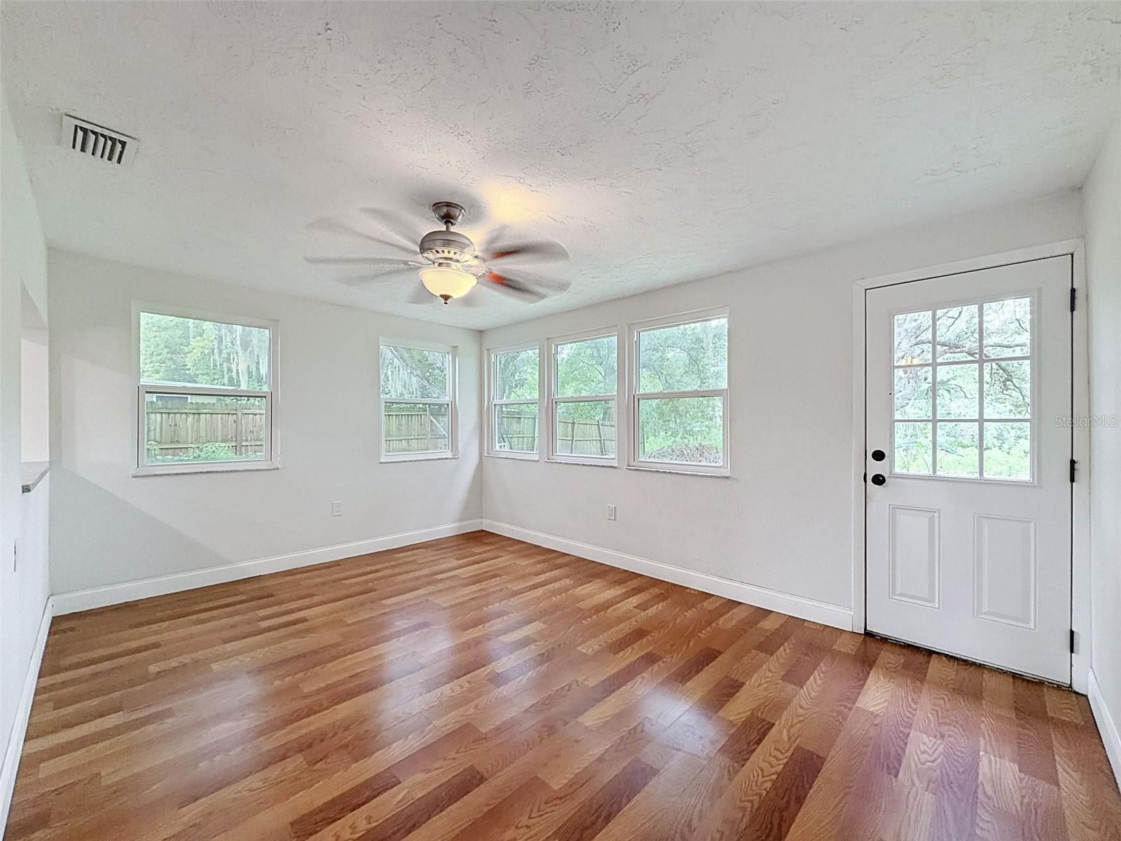 6845 MEDLAR DR — photo 11