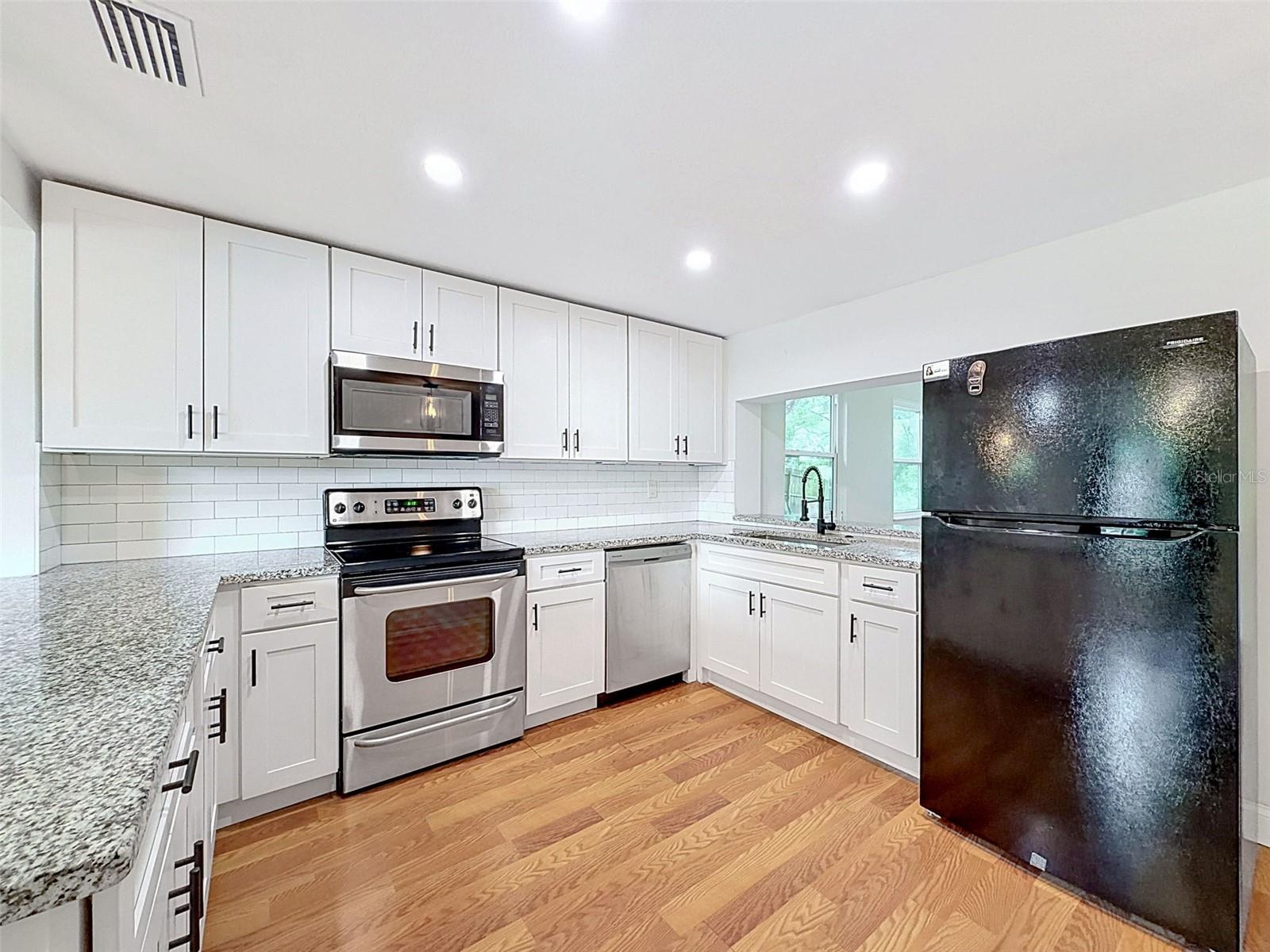 6845 MEDLAR DR — photo 7