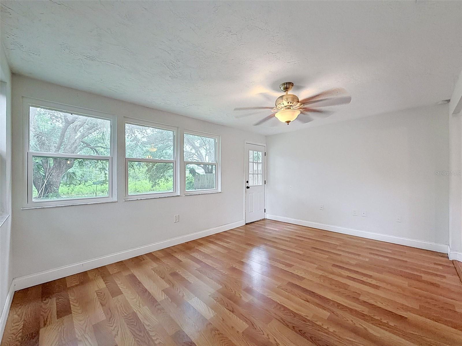 6845 MEDLAR DR — photo 12