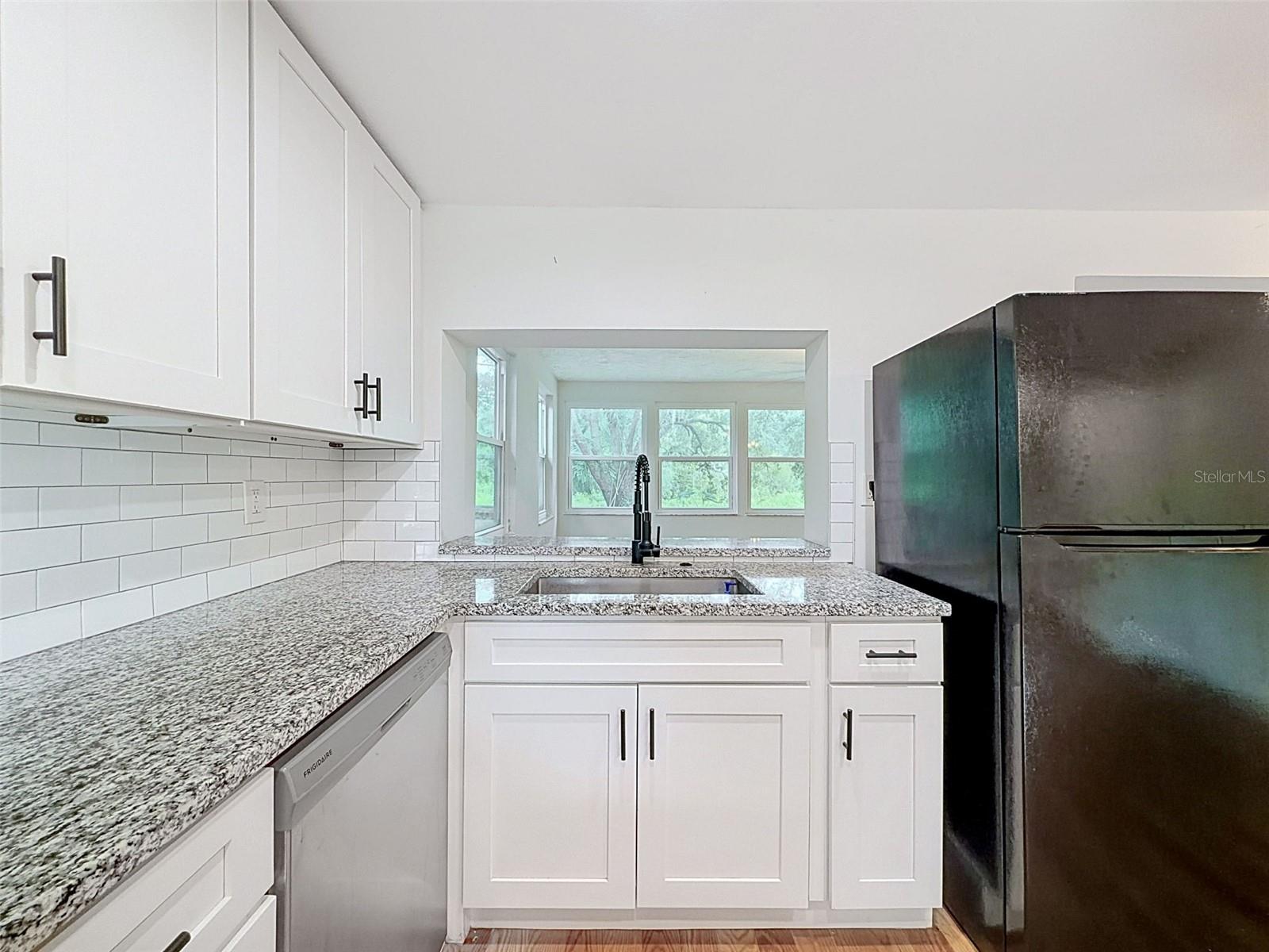 6845 MEDLAR DR — photo 9