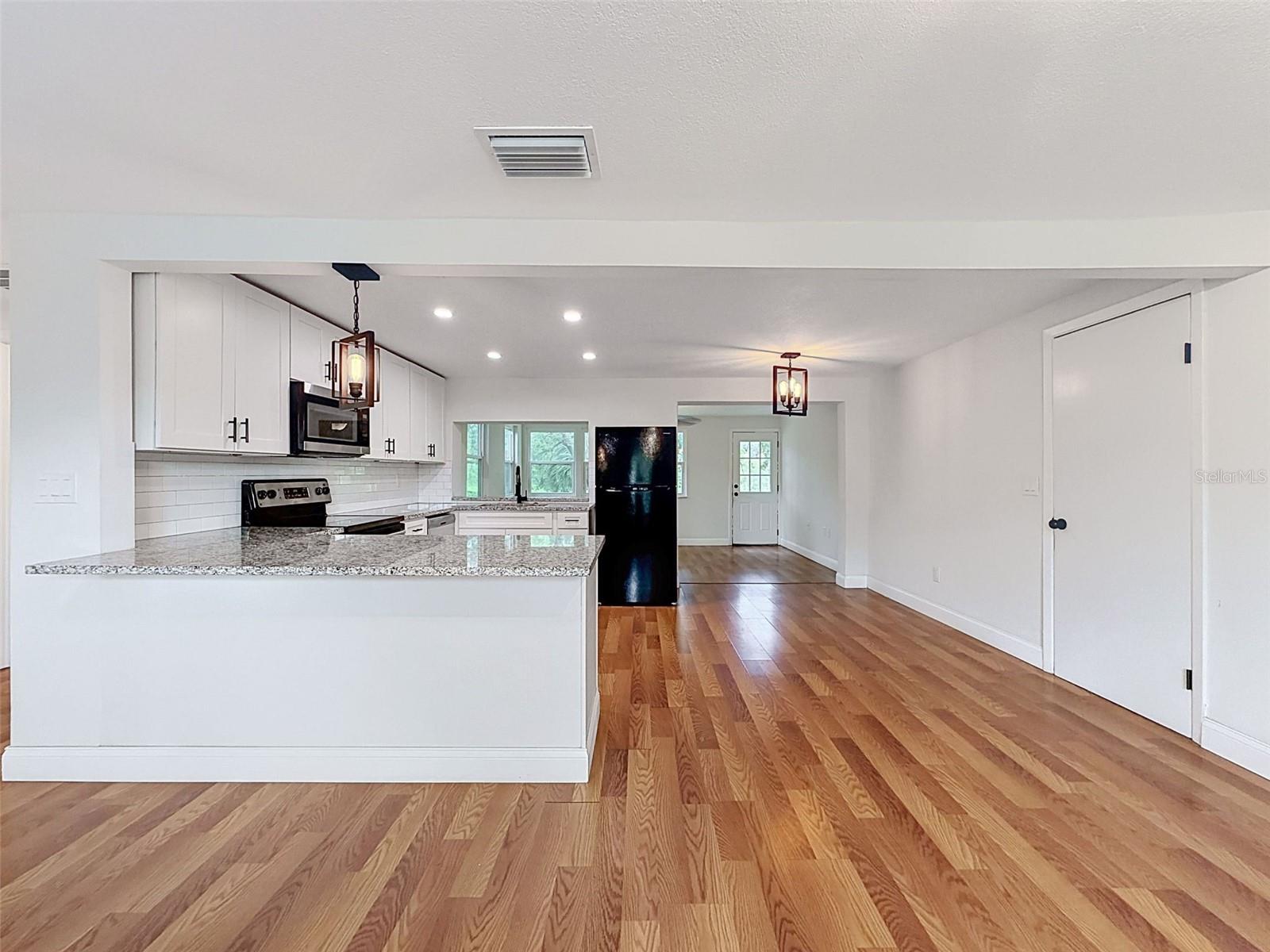 6845 MEDLAR DR — photo 3