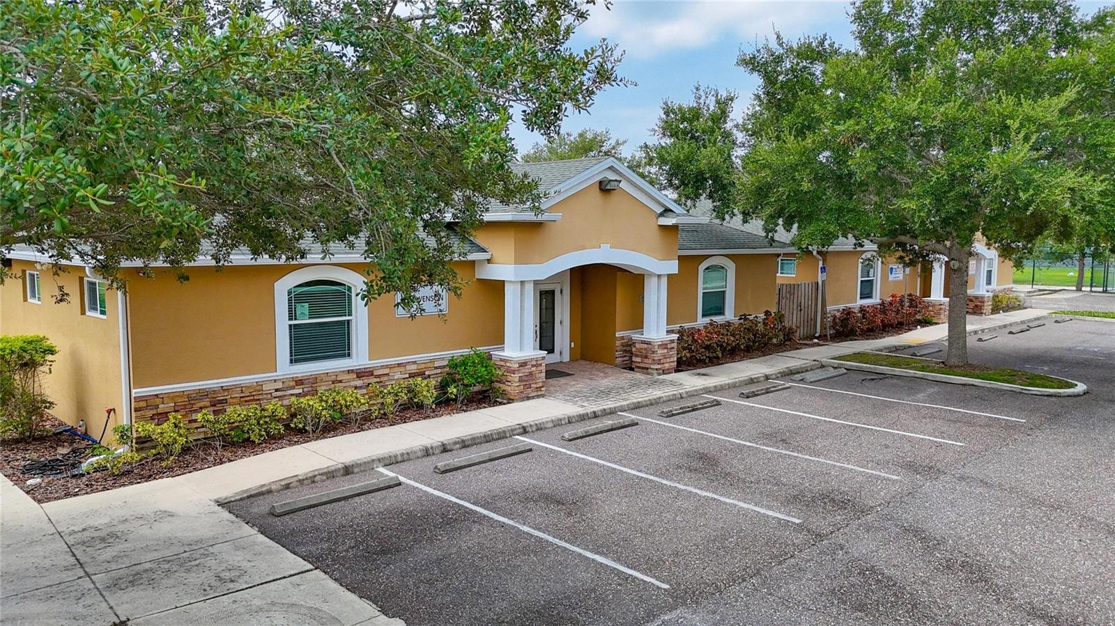 7318 W COMANCHE AVE — photo 2