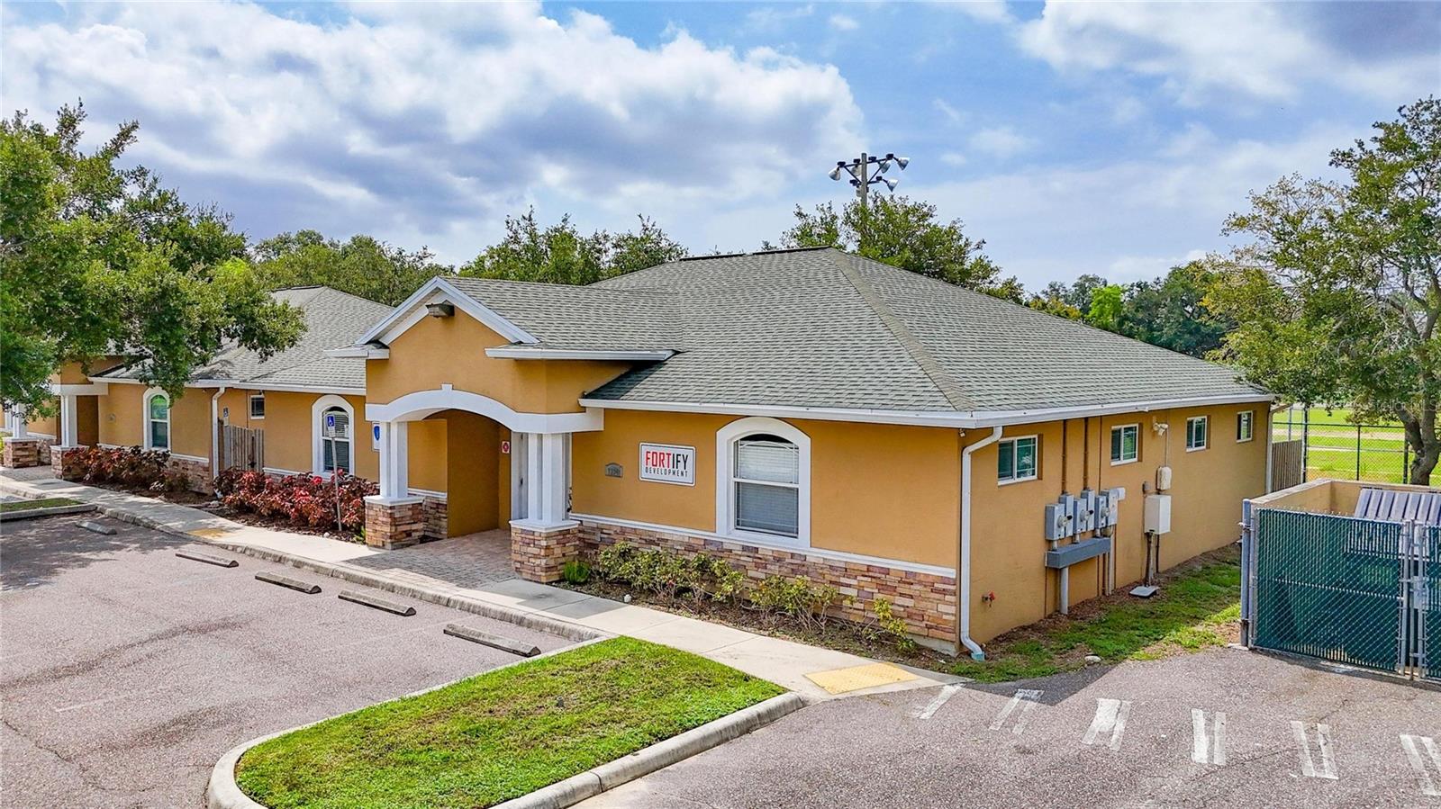7318 W COMANCHE AVE — photo 4