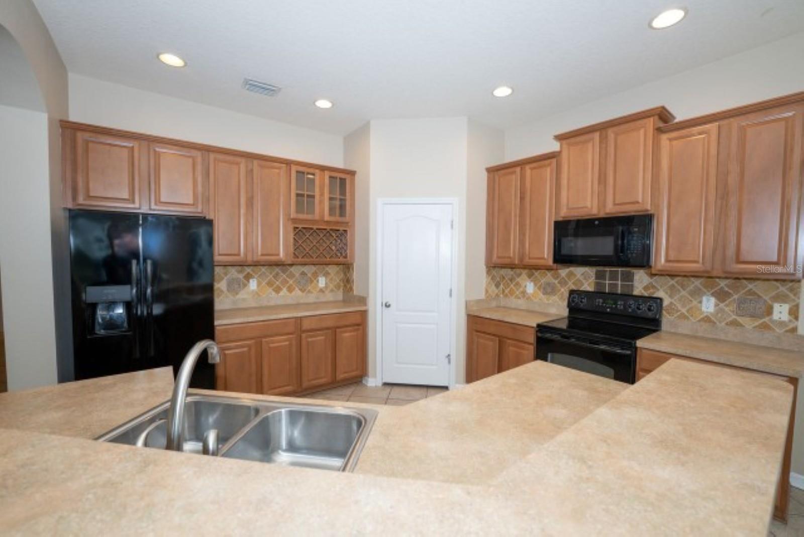 7627 STONEY HILL DR — photo 8