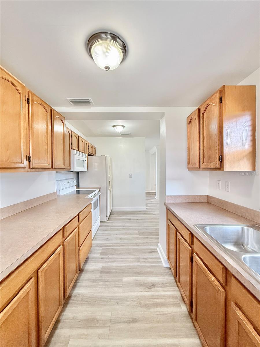 7810 FELICE AVE — photo 13