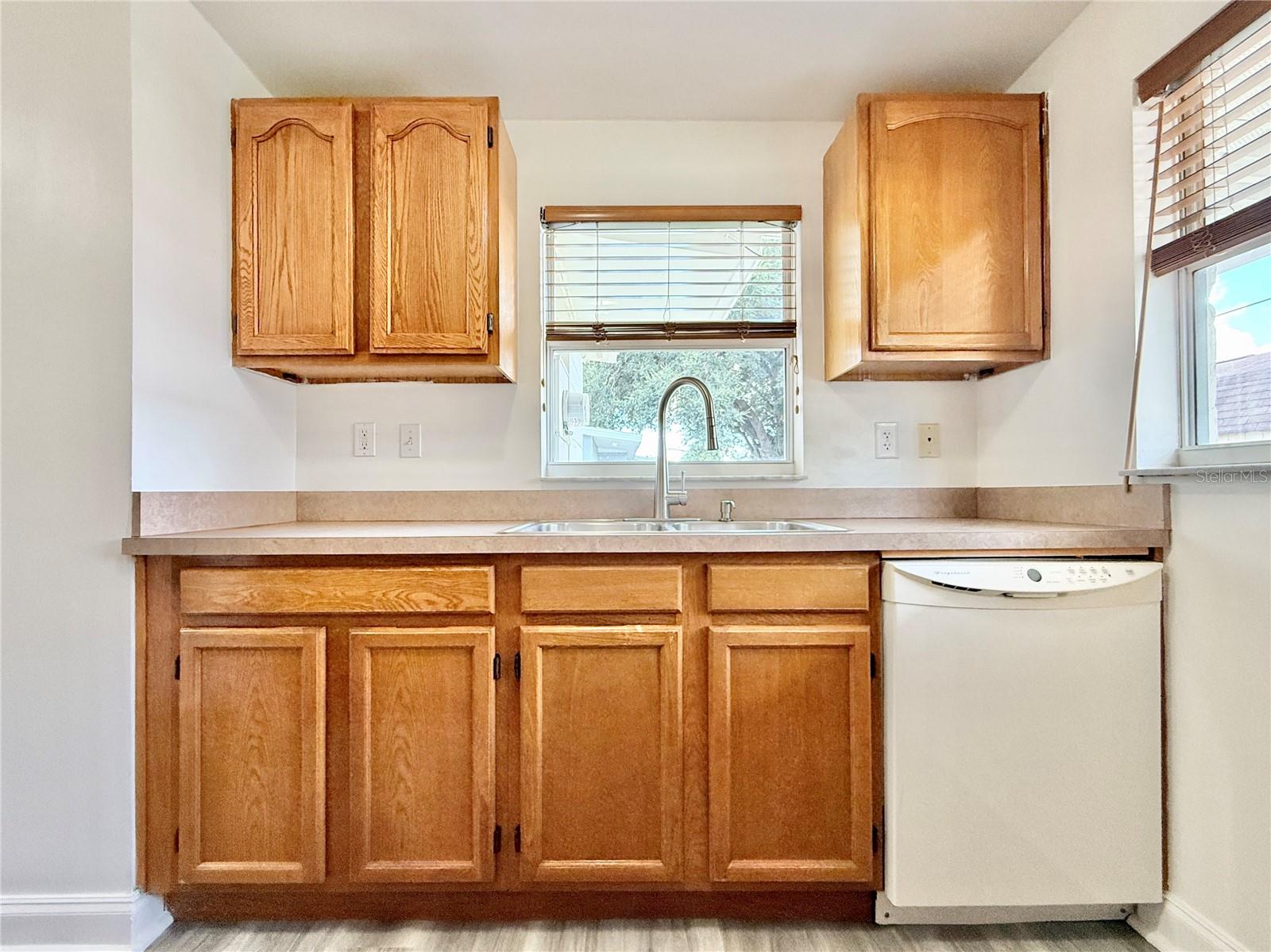 7810 FELICE AVE — photo 11