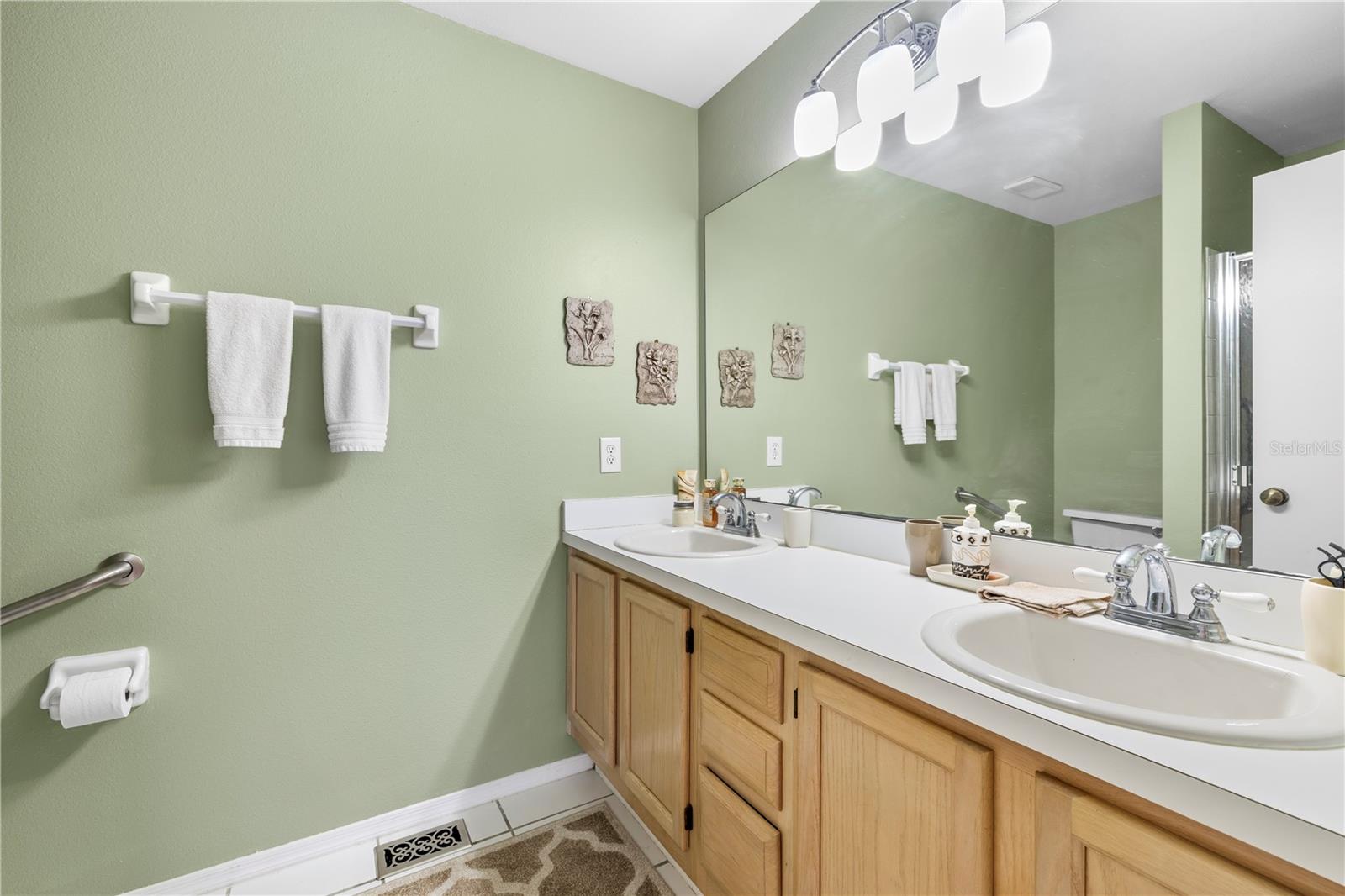 13007 LORNA PL — photo 32