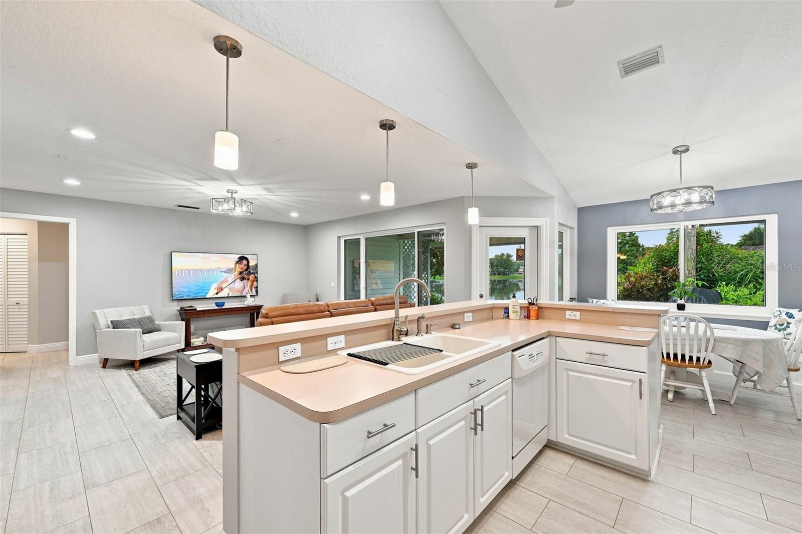 1821 LAKE HERON DR — photo 8