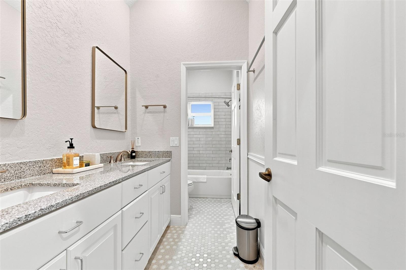 1821 LAKE HERON DR — photo 34