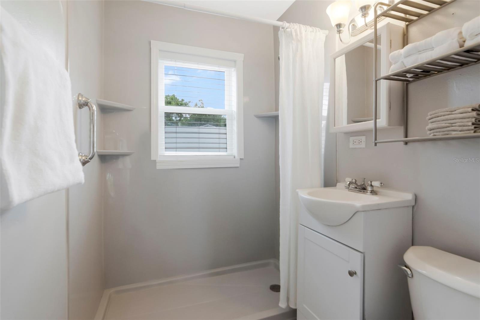 1716 W SITKA ST — photo 14
