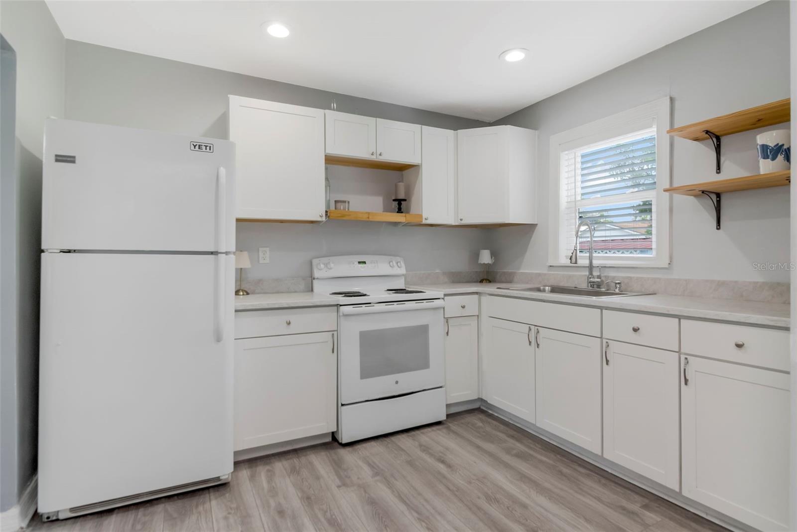 1716 W SITKA ST — photo 17