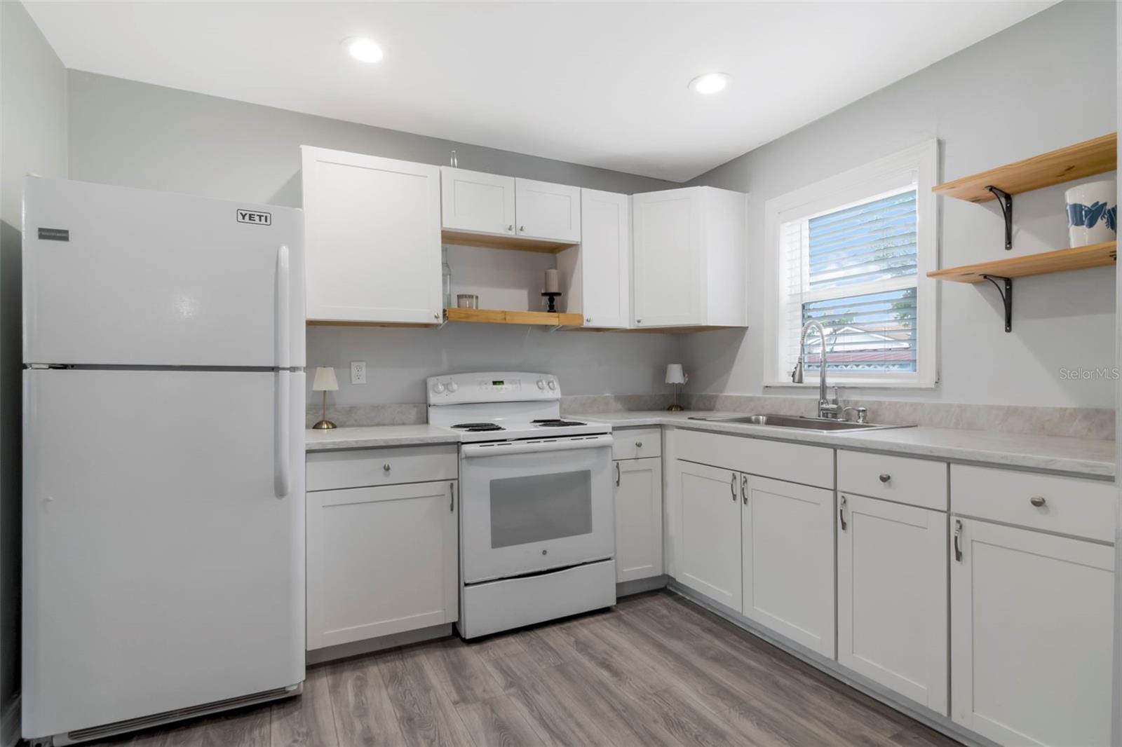 1716 W SITKA ST — photo 19