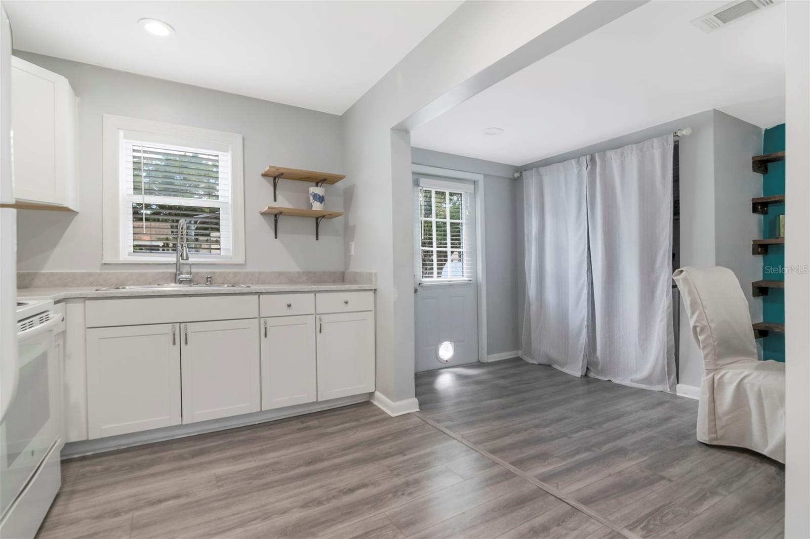 1716 W SITKA ST — photo 16