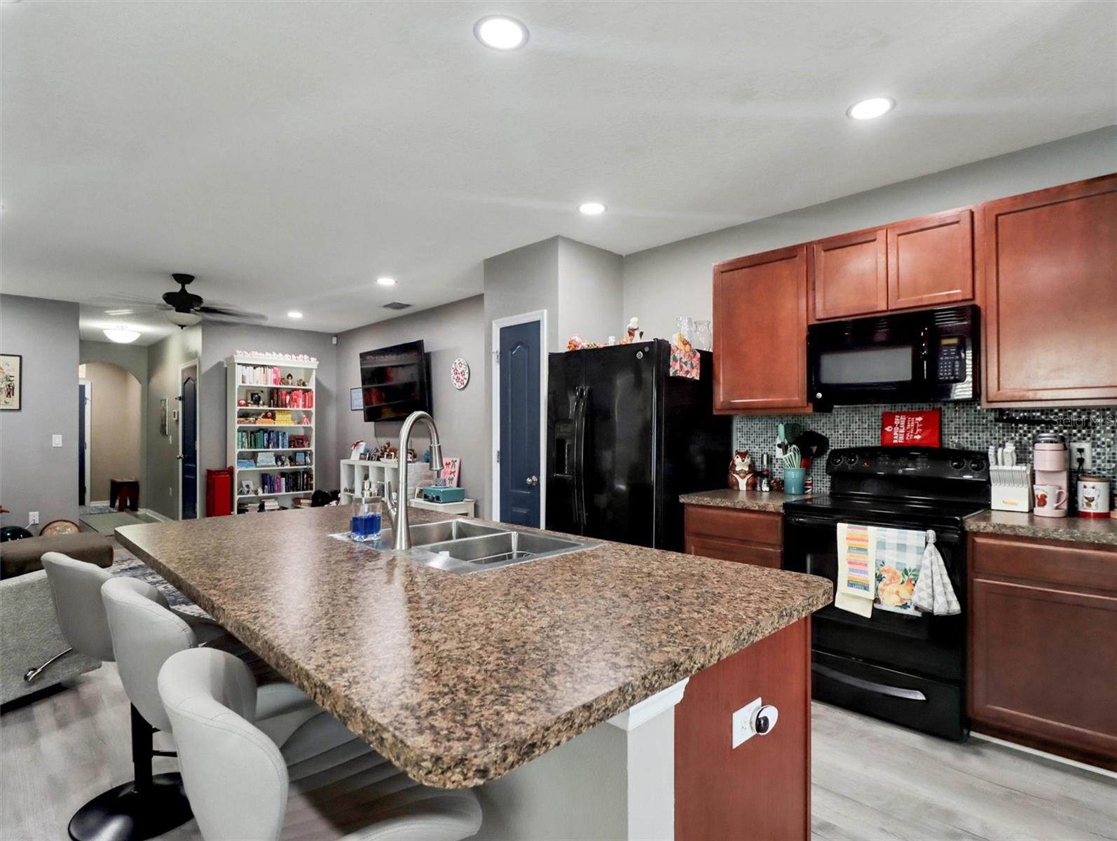 10408 WHISPERING HAMMOCK DR — photo 9