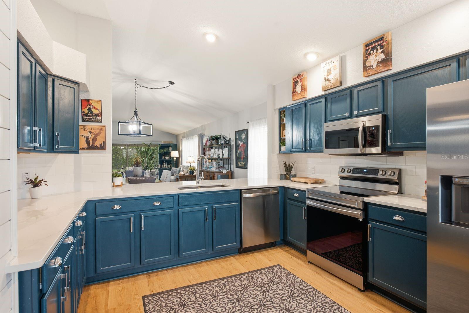 11328 HOLLANDER AVE — photo 3
