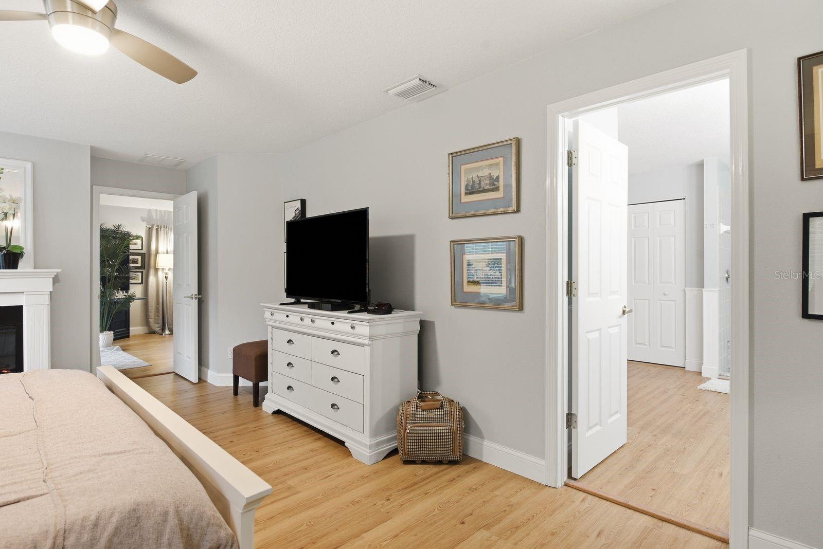 11328 HOLLANDER AVE — photo 17