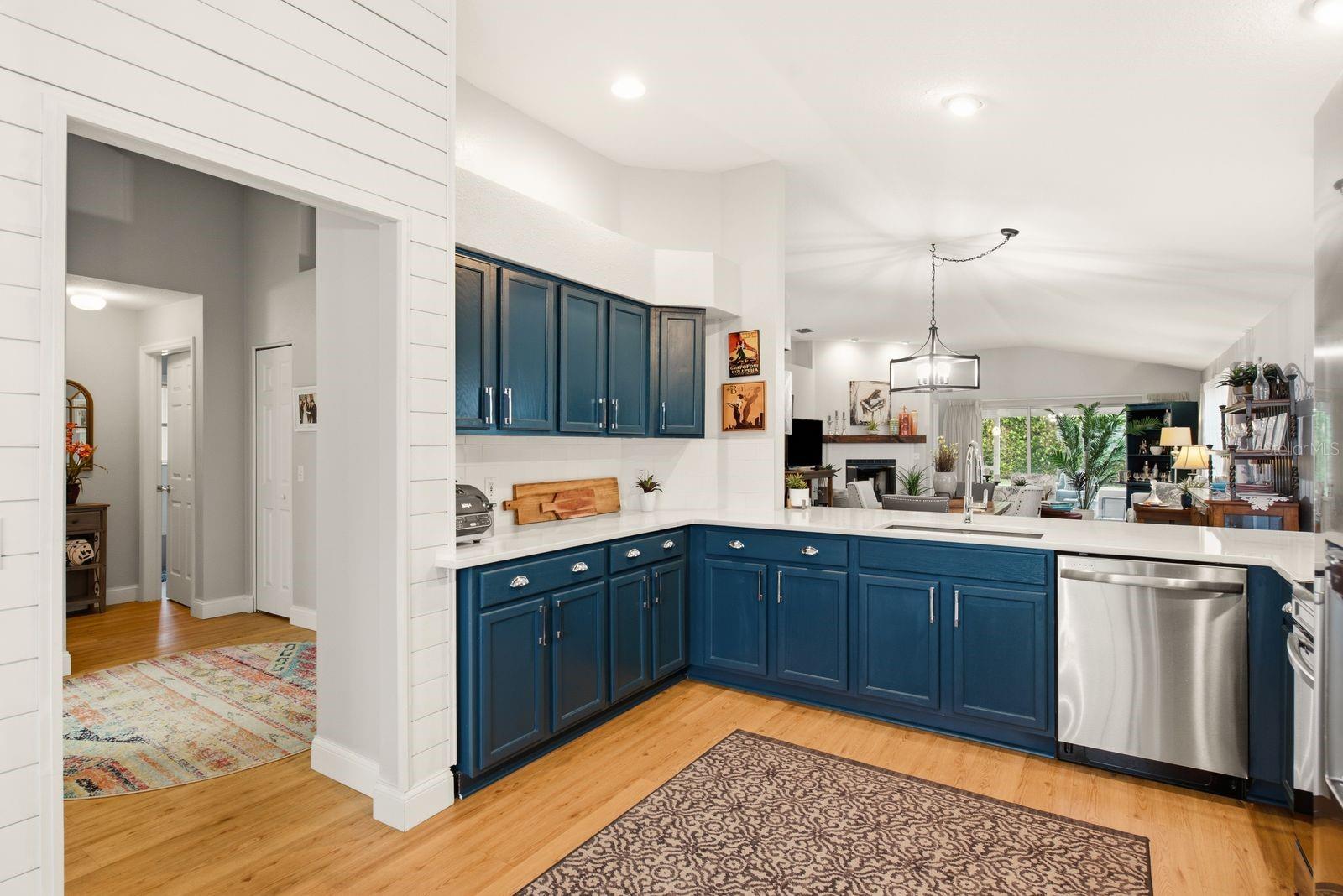 11328 HOLLANDER AVE — photo 2