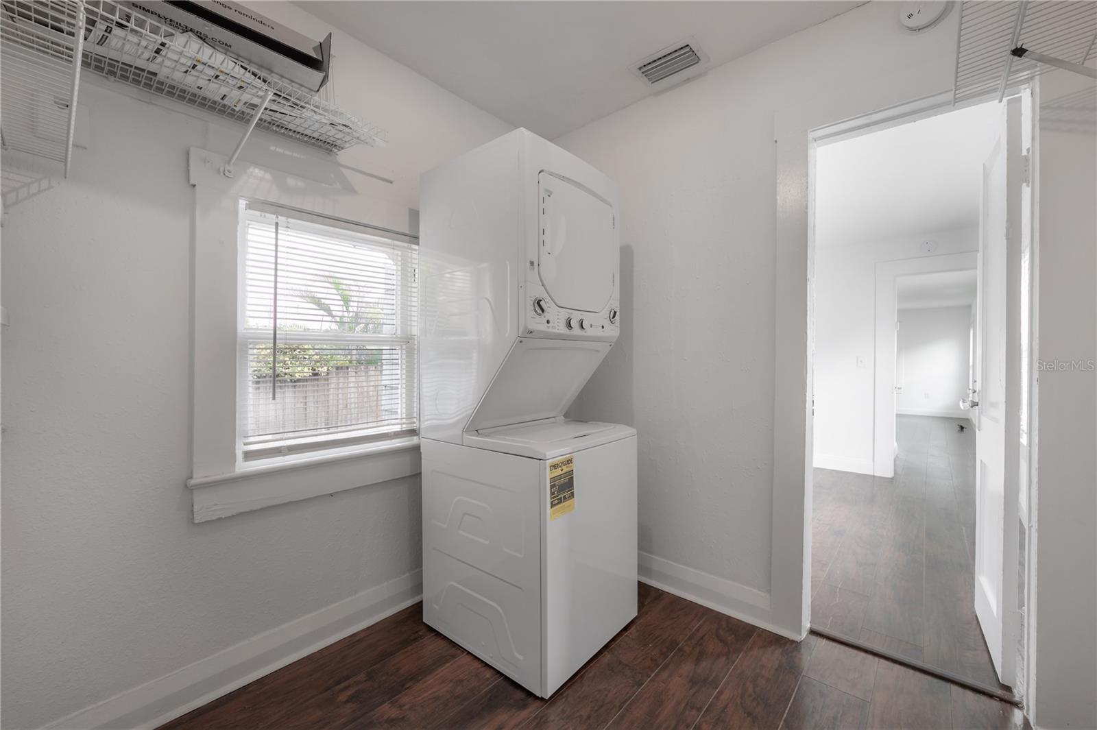 405 E CAYUGA ST — photo 27