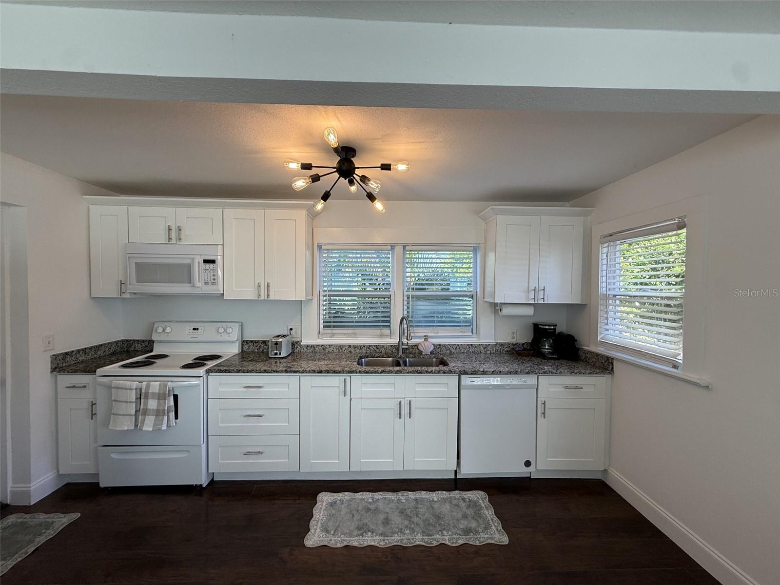 405 E CAYUGA ST — photo 11