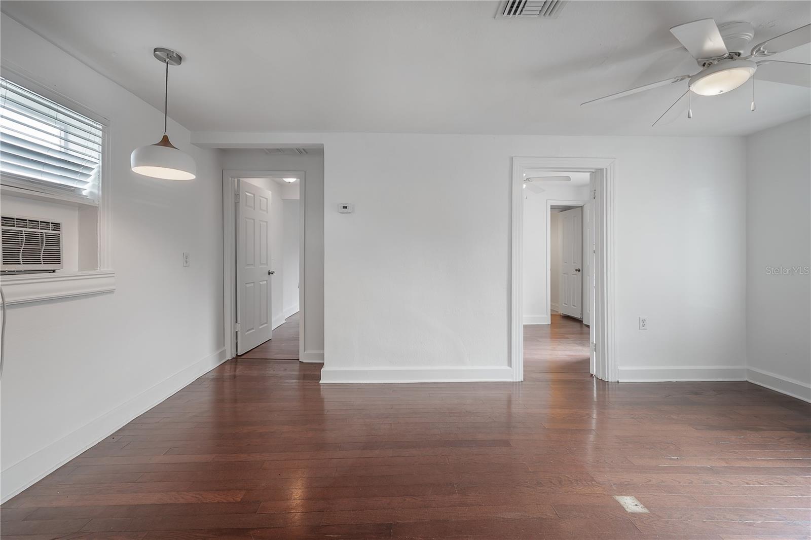 405 E CAYUGA ST — photo 36
