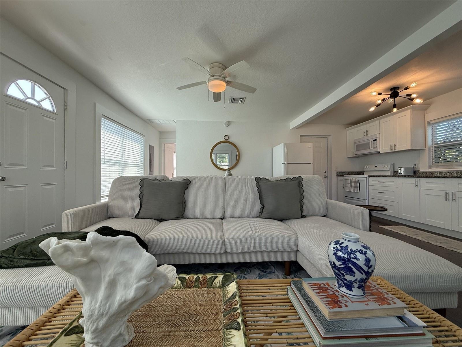 405 E CAYUGA ST — photo 9