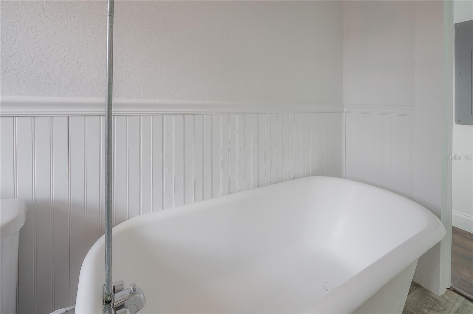 405 E CAYUGA ST — photo 22