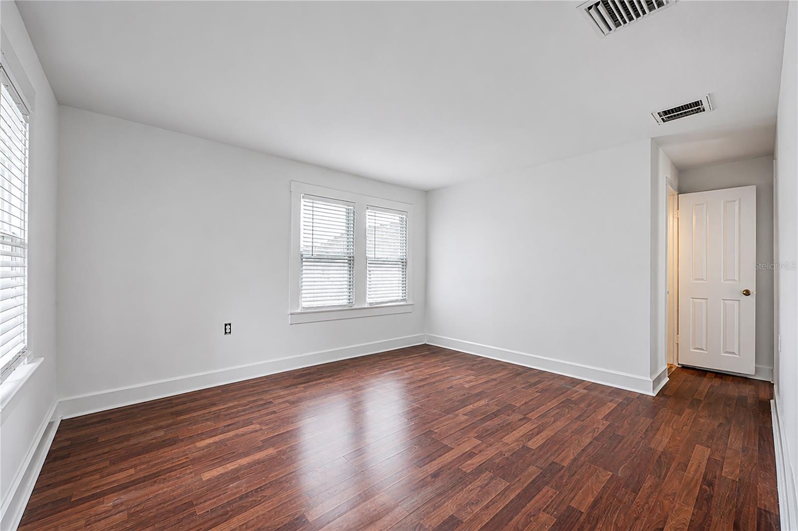 405 E CAYUGA ST — photo 46