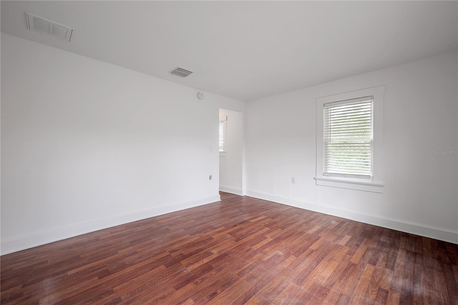 405 E CAYUGA ST — photo 37
