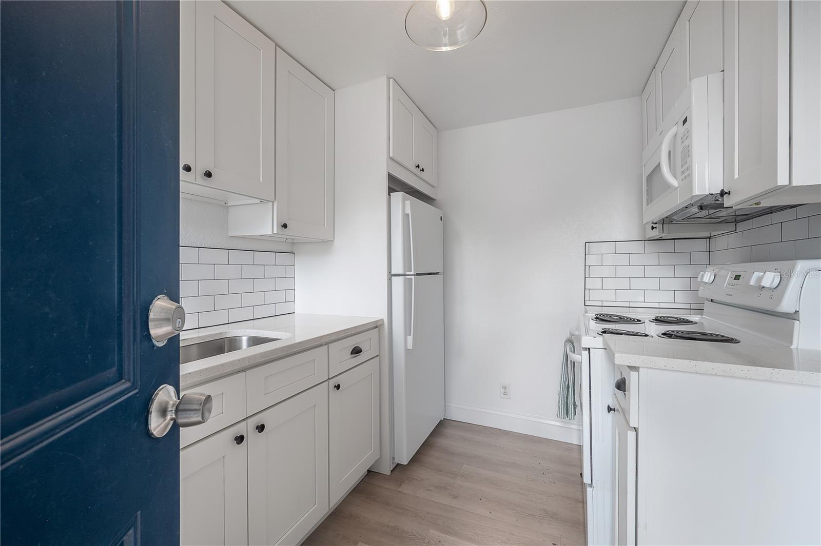 405 E CAYUGA ST — photo 32