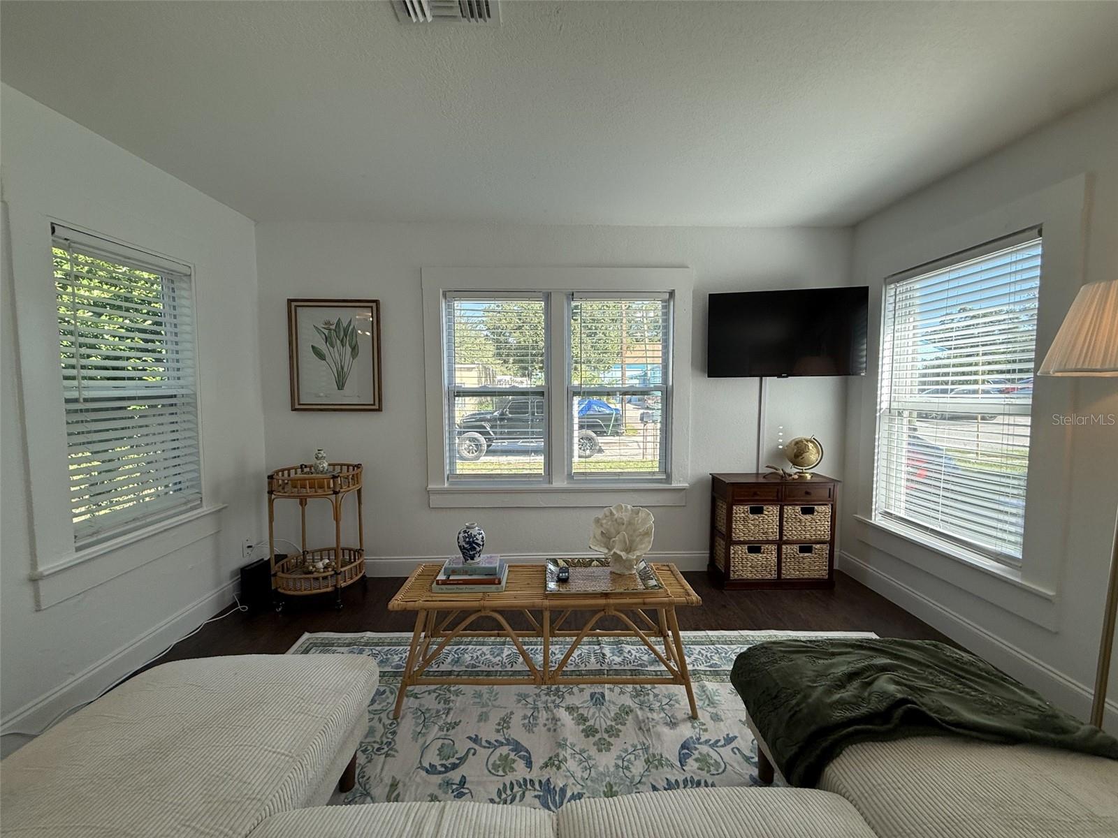 405 E CAYUGA ST — photo 7