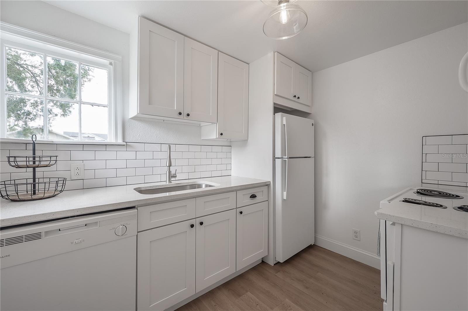 405 E CAYUGA ST — photo 33