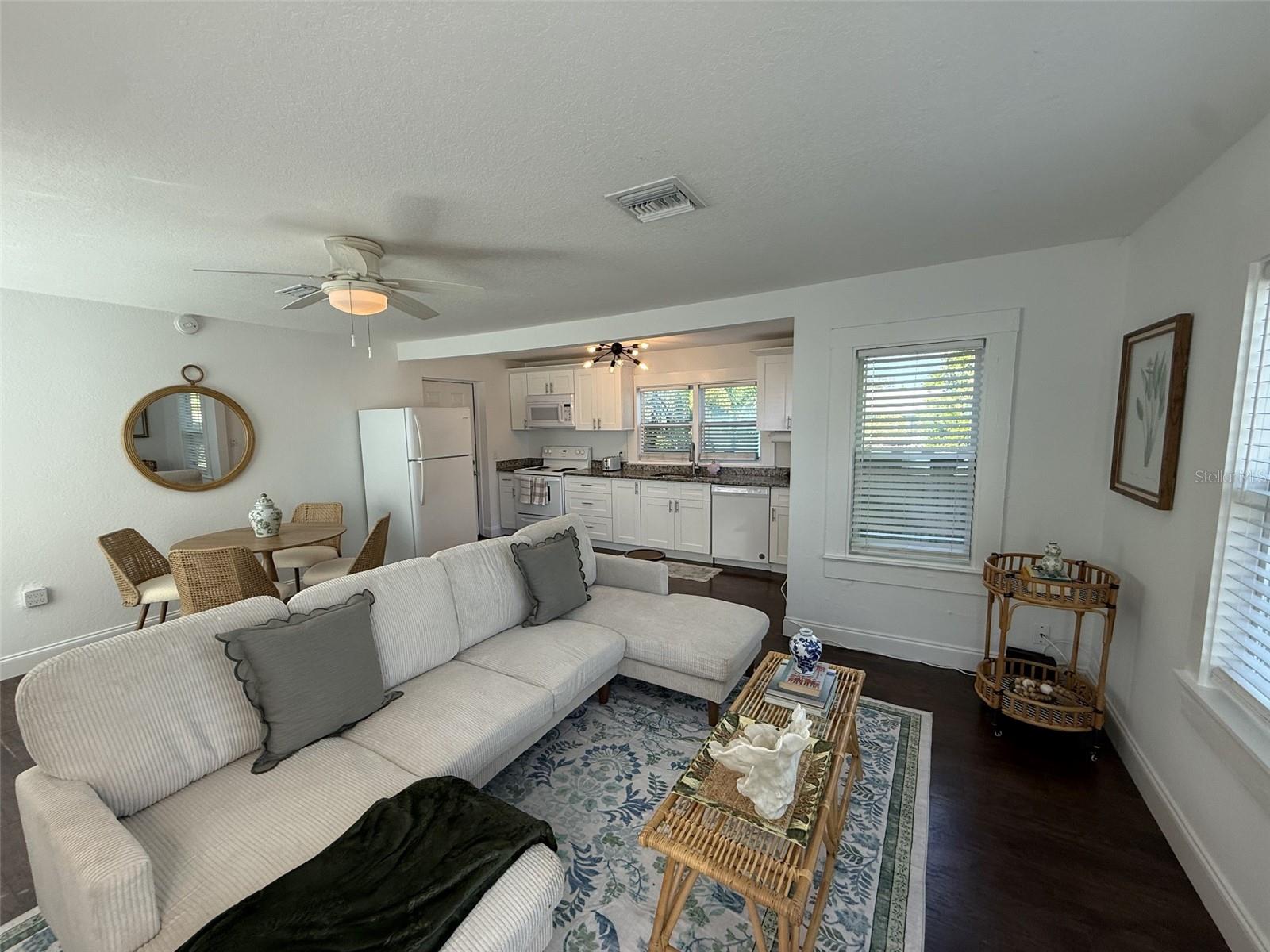 405 E CAYUGA ST — photo 8