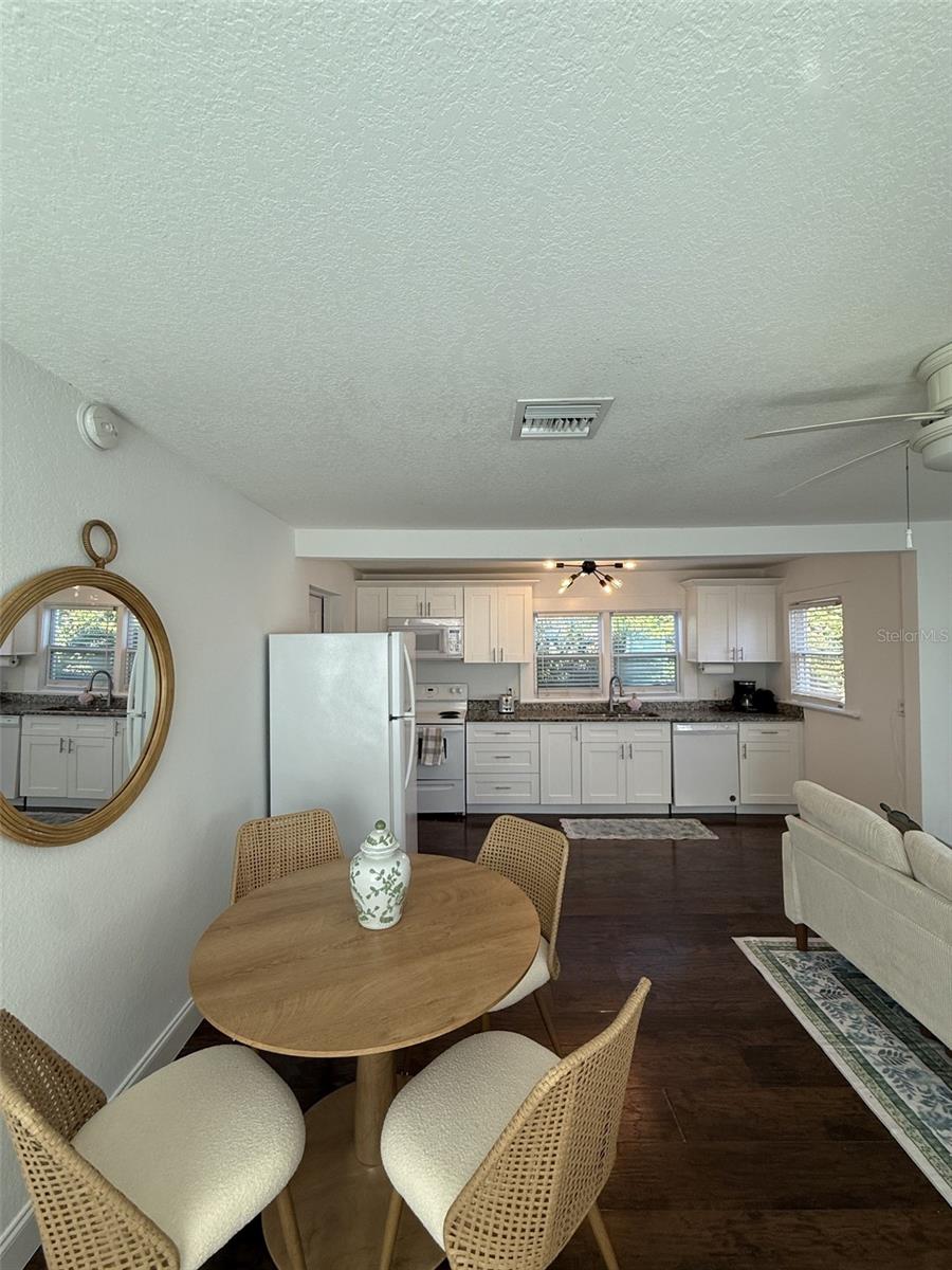 405 E CAYUGA ST — photo 10