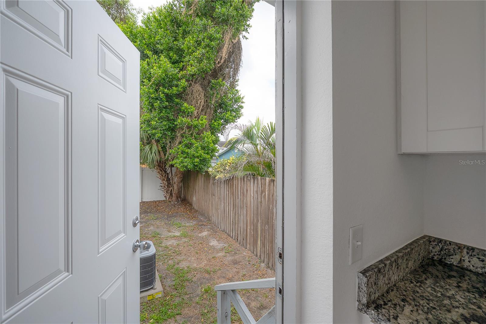 405 E CAYUGA ST — photo 28