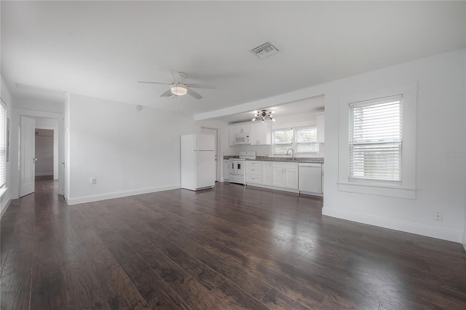 405 E CAYUGA ST — photo 16