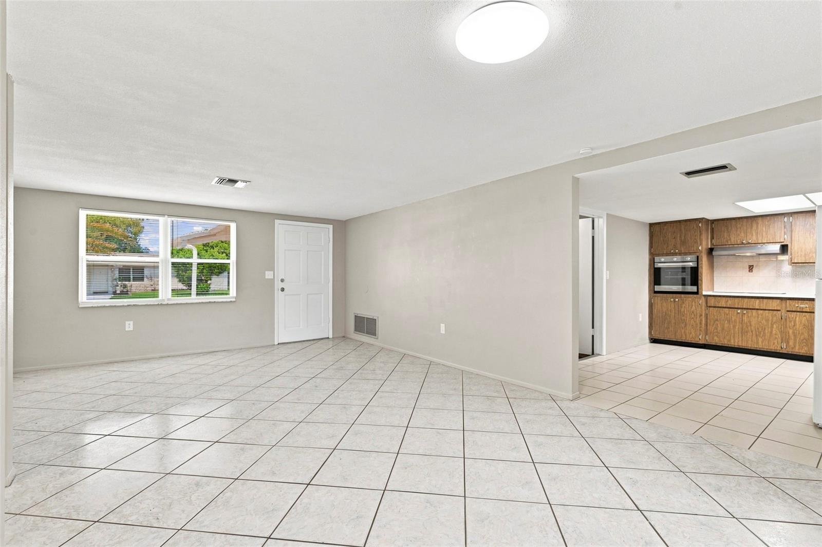 8936 WINDSONG LN — photo 4