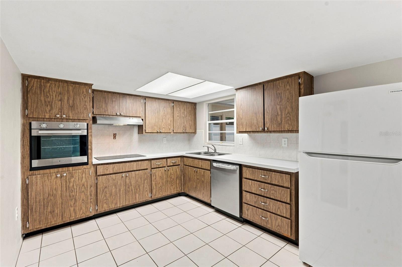 8936 WINDSONG LN — photo 6