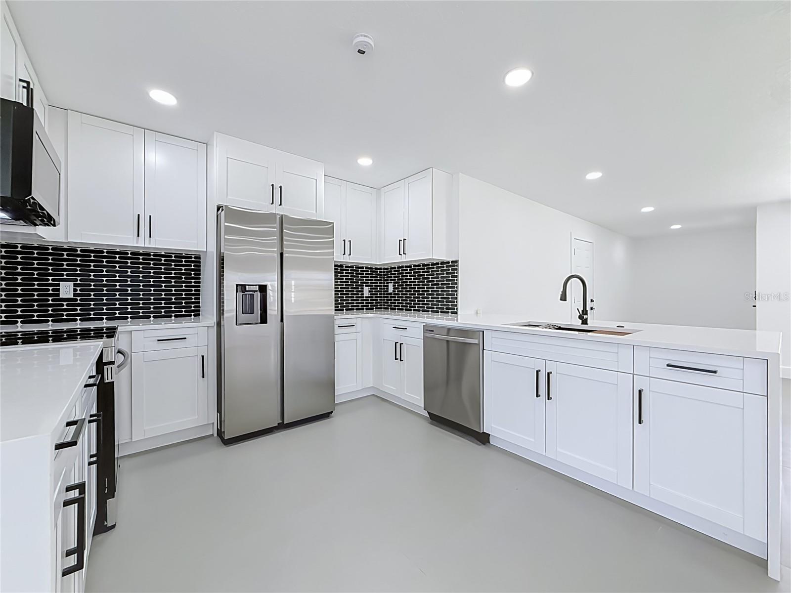 720 CAPRI BLVD — photo 11