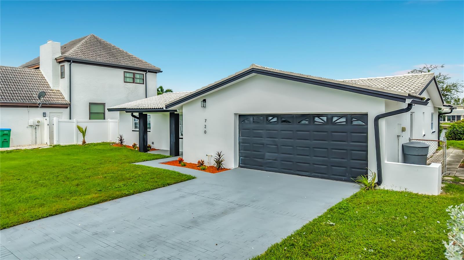 720 CAPRI BLVD — photo 2